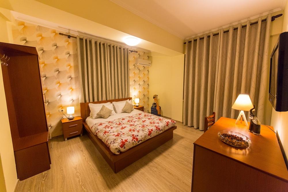 Hotel Baron Tirana Exterior foto