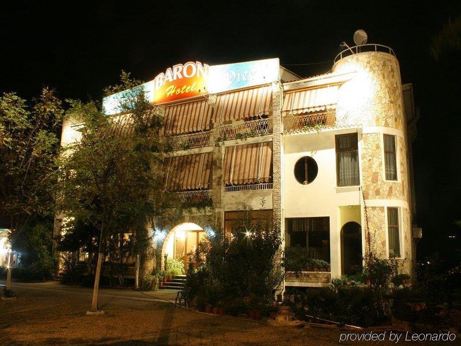 Hotel Baron Tirana Exterior foto