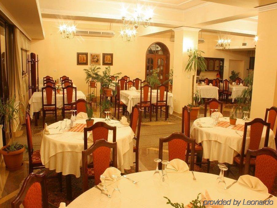 Hotel Baron Tirana Restaurante foto