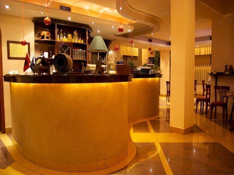 Hotel Baron Tirana Restaurante foto