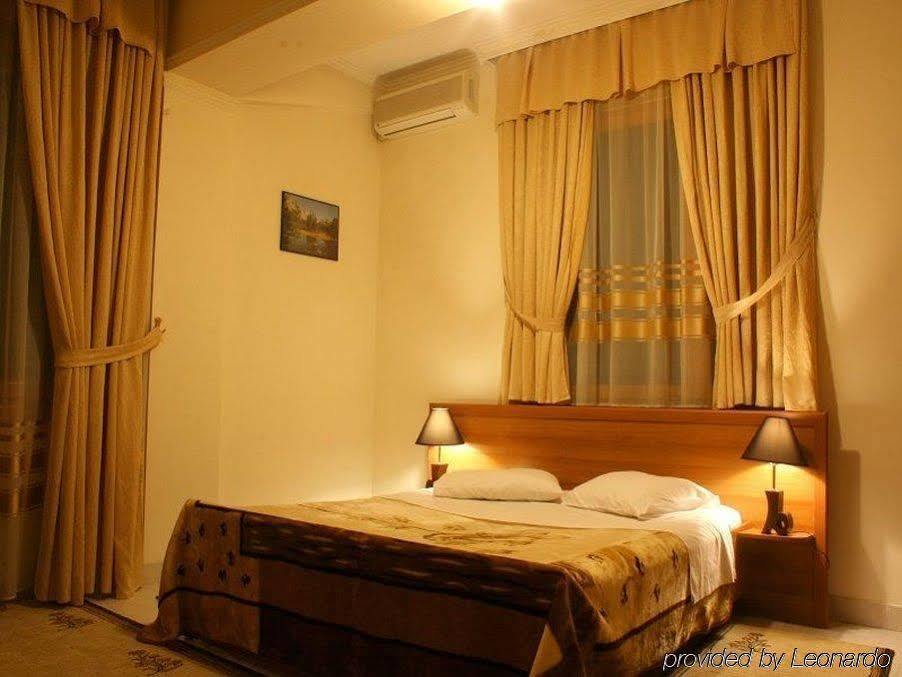 Hotel Baron Tirana Exterior foto